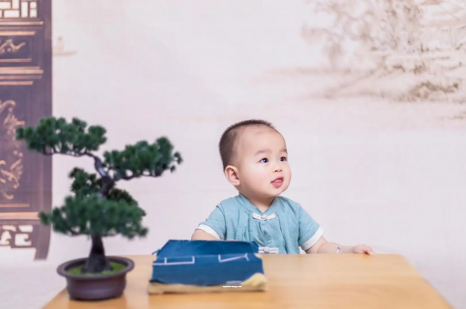 昌乐怀孕肚子中间凹两边凸