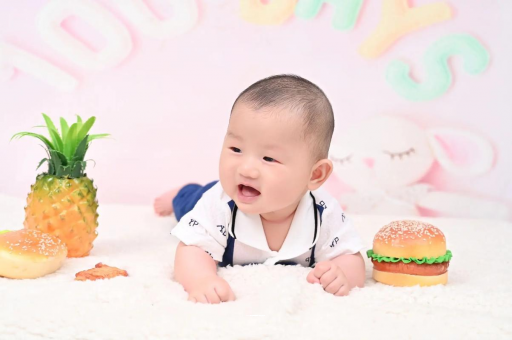 昌乐宝宝在妈妈肚子里